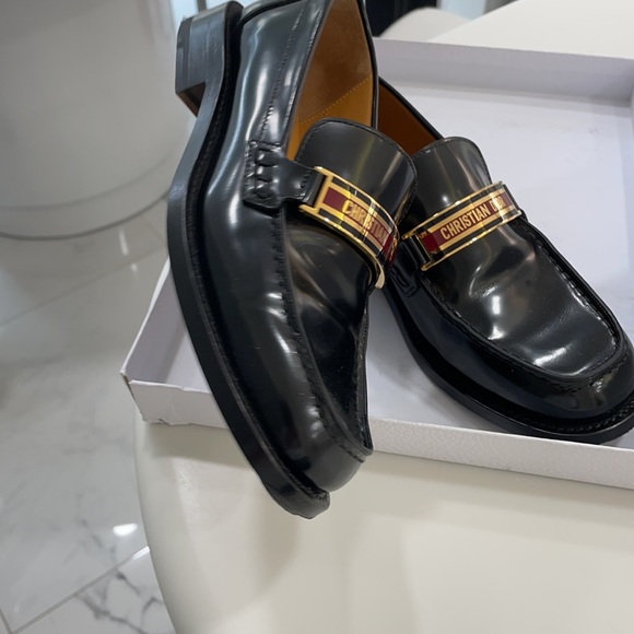 Dior loafers runs 1/2 size big. Only worn once - Picture 2 of 6